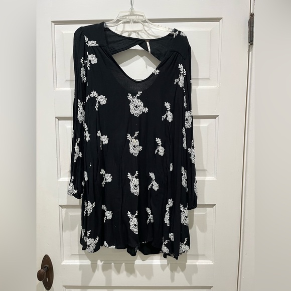 Free People Austin embroidered mini. Medium. Excellent used condition. - Picture 3 of 10